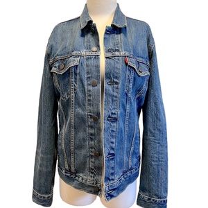 NWOT LEVI’S PREMIUM DENIM BOYFRIEND TRUCKER JACKET Medium